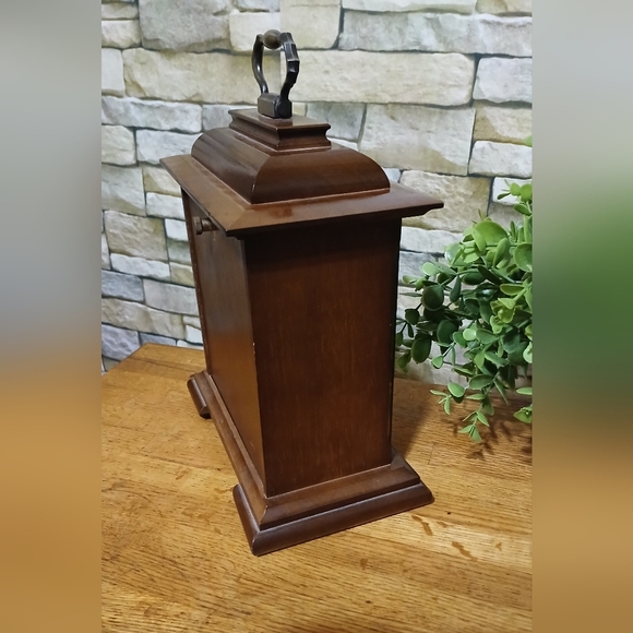 Vintage Linden Wooden Bracket Mantle‎ Quartz Chime Clock - Picture 2 of 9
